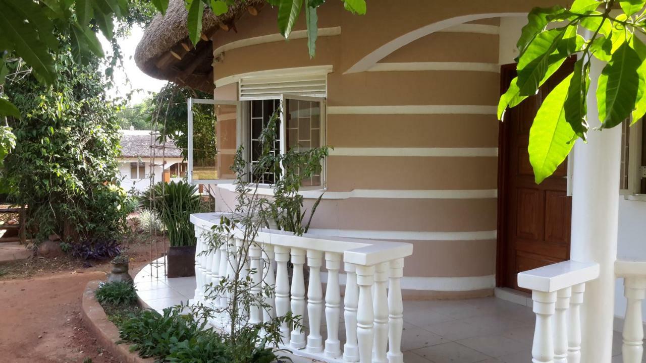 Brownstone Country Home Lira Exterior foto